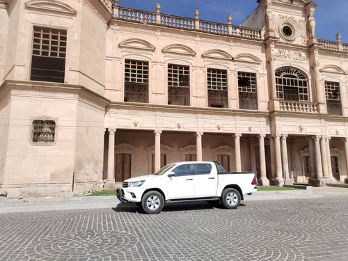 Toyota Hilux 2.7 Cabina Doble Sr Mt