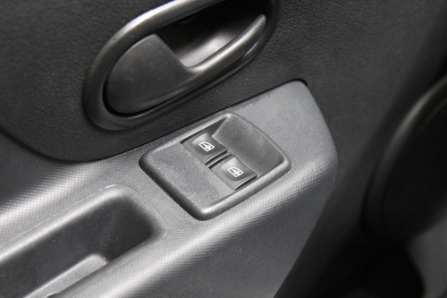 Imagem 10 de 13 de Renault Logan 1.0 12v Sce Flex Life Manual