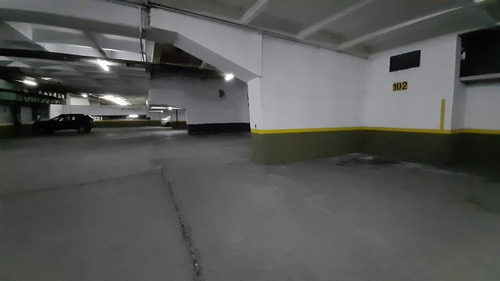 Venta Cochera Fija En Zona Centro Seguridad 24 Hs.