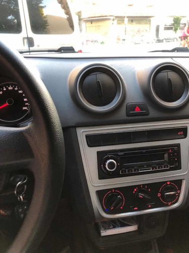 Volkswagen Voyage 1.6 Comfortline 101cv 2013