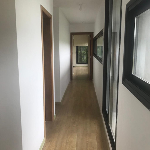 Imagen 13 de 27 de Casa En Venta Ambientes Amplios, 3 Dormitorios + Servicio. 310 M2 + Terreno. Vale La Pena Coordinar Visita!