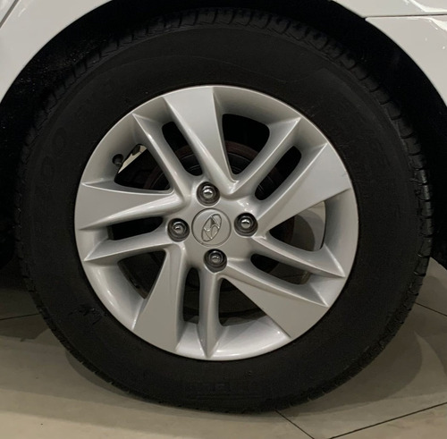 Imagem 14 de 15 de Hyundai Hb20s 1.6 Premium 16v 2014