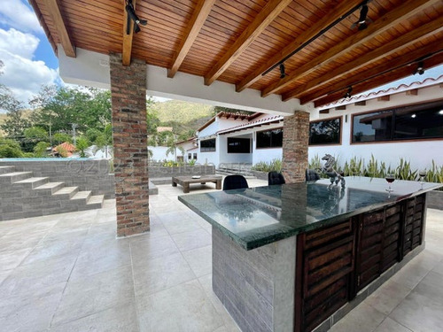 Exclusiva Casa Remodelada Con Piscina, Sauna, Area De Jardin, Estacionamiento 12 Vehiculos Casilla Vigilancia A Estrenar Concepto Moderno Exclusiva Zona Privada Palmarito Estef 24-15119