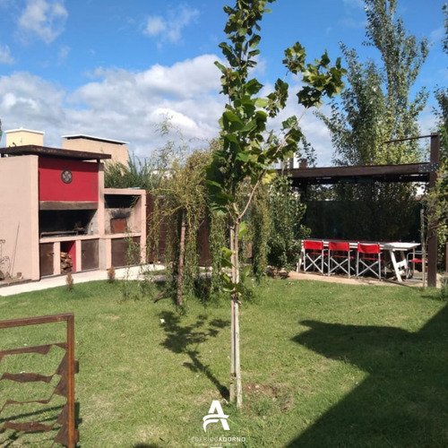 Imagen 9 de 10 de Casa De 1024m².barrio Los Caciques
