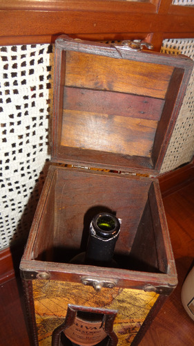 Caja Porta Botella De Vino En Madera, Con Botella Ornamental Beige (Usado)