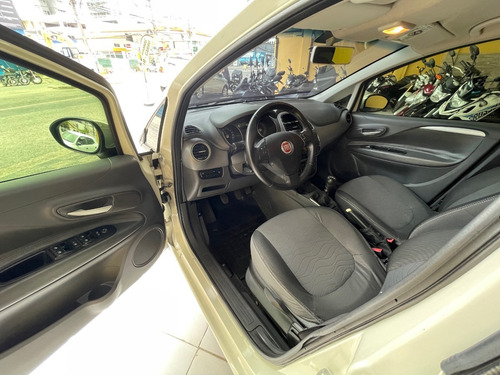 Imagem 13 de 13 de Fiat Punto Atractive Italia 1.4 Flex 2016 3 Dona Muito Novo!