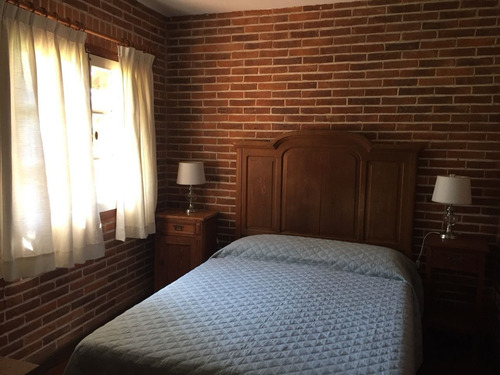 Imagen 14 de 19 de Alquiler Por Temporada: Chalet Tradicional En Dos Plantas De 4 Dorm, Dependencias, Doble Garaje Y Pileta Climatizada
