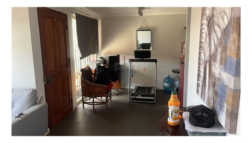Imagen 3 de 7 de Casa Av. Grecia / Tobalaba