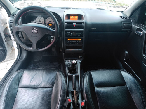 Imagem 7 de 13 de Astra Sedan Elegance 2.0 8v 2006 Completo