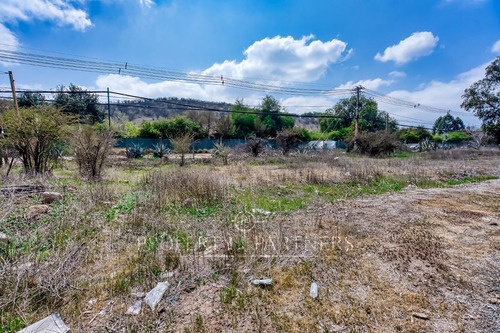 Terreno Para Uso Comercial En Av. Chicureo, Inmejo...