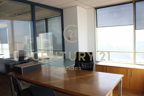 Imagen 2 de 14 de Oficina En Arriendo Amplia Y Luminosa - Santiago Centro