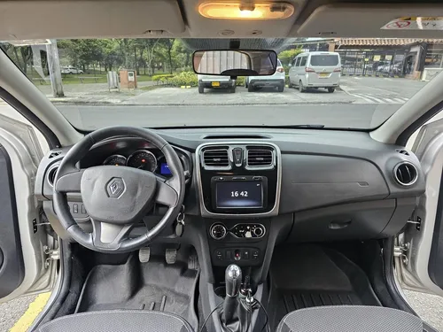 Renault Logan 1.6 Privilege / Intens