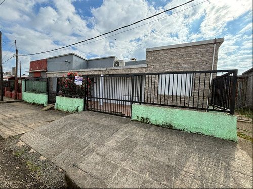 Casa Melo Cuatro Dormitorios Patio Y Parrillero