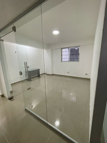 Oficina/local En Alquiler En 2do Piso En Evaristo Morales Código: Pd240