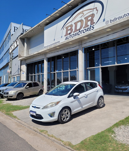 Impecable Ford Fiesta Kinetic 1.6 Design Titanium Año 2012