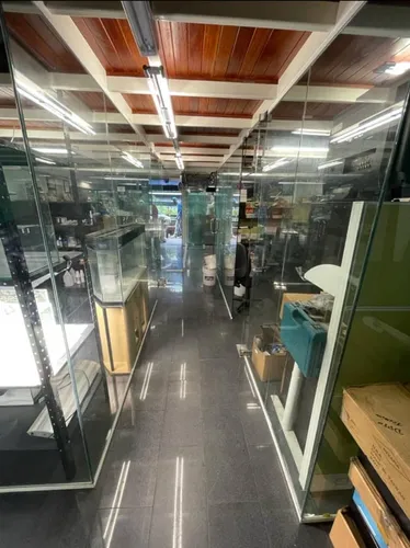 Oficina Remodelada Minimalista