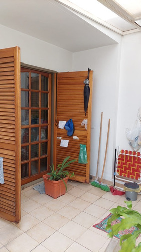 Imagen 12 de 16 de Duplex 3 Ambientes. Con Cochera Y Patio Con Parrilla. Se Escuchan Ofertas. Muy Buena Ubicación