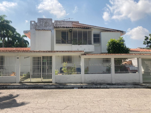 Francisco Manzanilla Vende Casa Quinta En Lomas Del Este, Valencia Plc-1027