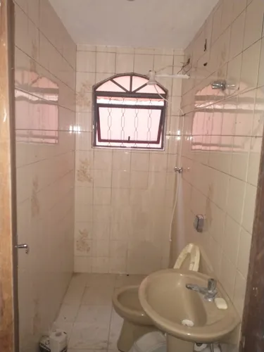 Dois Sobrados No Mesmo Terreno, Total De Cinco Quartos, Cômodos Amplos, 303m² De Área Construída