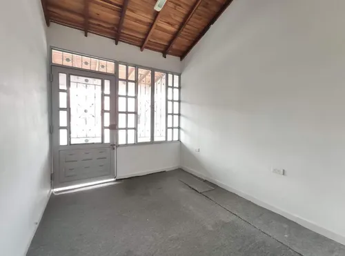 Casa En Arriendo En Prados Del Norte. Cod A24944