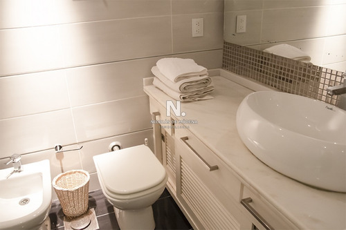 Apartamento En Venta Con Vista Al Puerto- Ref: 2002