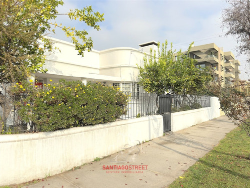 Casa En Venta De 3 Dorm. En Ñuñoa