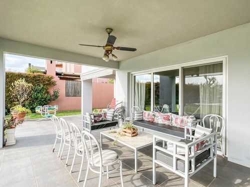 Imagen 28 de 30 de Casa En Venta Con Vista A Laguna En Barrio Cerrado En Tigre
