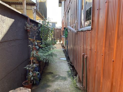 Casa En Venta De 2 Dorm. En Valdivia