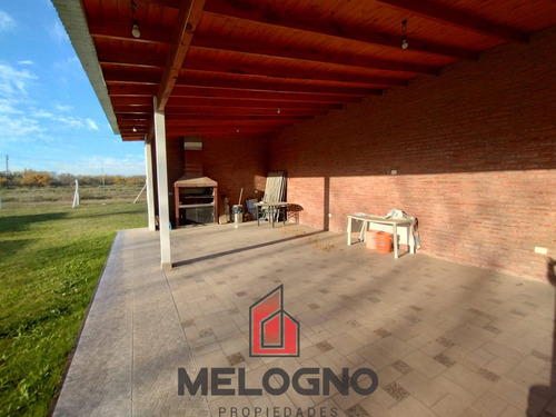 Casa En Venta Con Quincho Y Pileta