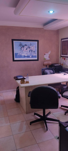 Imagen 5 de 12 de Oficina En Venta En Av Bolivar, Telf. 0241-8239522