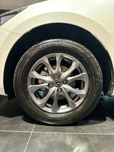 Mazda 2 Sedan Touring Automatico Paño Ipm 2025