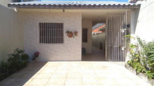 Imagem 7 de 9 de Casa No Bairro Cibratel 2, Em Itanhaém, Litoral Sul De São Paulo, Localizada No Lado Praia Á 1.600 Metros Do Mar. Possui Edícula Nos Fundos E Vaga Para 02 Automóveis.