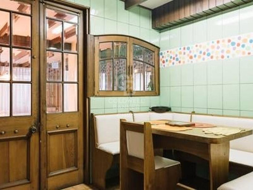 Casa Esquina Tradicional Cercana A Clínica Alemana