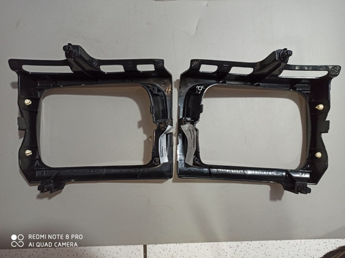 Imagem 2 de 4 de Par Moldura Aro Farol Hilux 4x4 92 93 94 95 96 97 98 A 2001