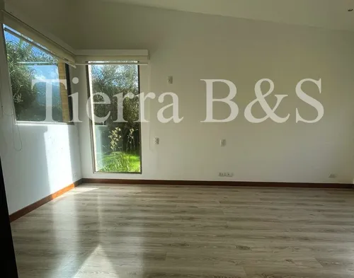 Lujosa Residencia: Confort Y Elegancia Por $13.900.000 Incluida Administración, San Simón