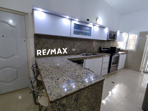 Re/max 2mil Vende Casa En La Urbanización Vistamar, Agua De Vaca. Isla De Margarita, Estado Nueva Esparta 