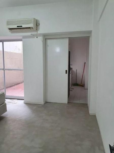 Imagen 6 de 8 de Amplio Ambiente Con Patio - Reciclado