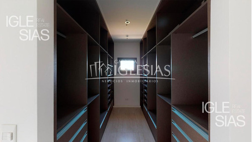 Casa Al Lago En Venta Con 4 Dormitorios En Los Lagos, Nordelta.
