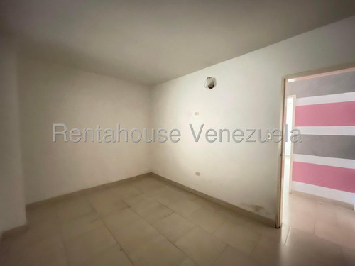 Casa En Alquiler Urb La Cooperativa Maracay Amoblada Segura Kg:25-14786