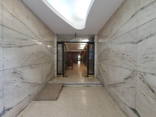 Venta - Departamento 2 Ambientes En Recoleta. Excelente Ubicación. 34 M2.