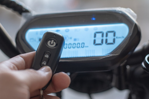 Imagem 2 de 10 de Scooter Eletrica Triciclo 2500 Gloov