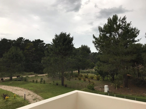 Moderna Casa 5 Ambientes En Excelente Lote