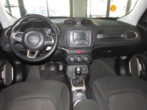 Imagen 12 de 12 de Jeep Renegade Sport (2017)
