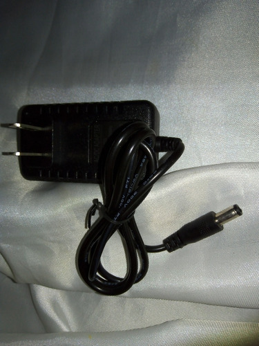 Imagen 2 de 6 de Cargador Transformador 5v 1a Tablet Punta 2.5mm Negra