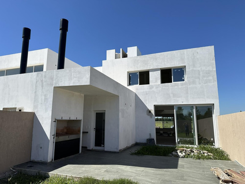 Se Vende - Duplex En Zona Sur - A Estrenar - 3 Dormitorios - Barrio Cerrado