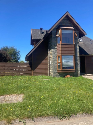 Casa En Venta. 5 Dorm. 3 Baños, En Condom Silos, Valdivia