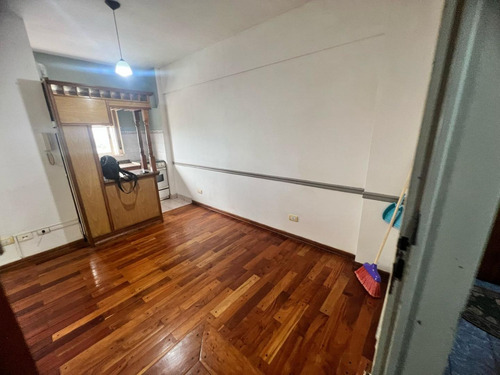 En Venta En Santos Lugares, Departamento De 2 Ambientes Pequeños F: 10302