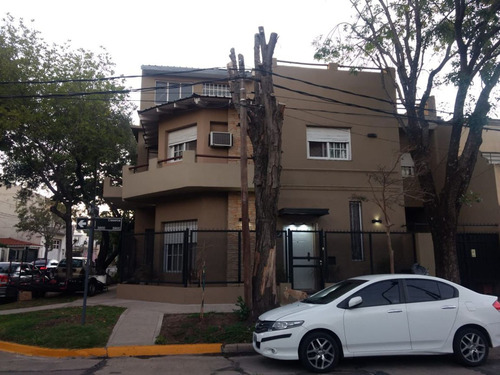 Casa 4 Amb. En Esquina Garaje Lavadero Terraza
