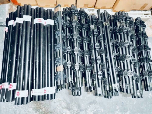 Imagen 3 de 3 de Postes O Tubos Pasantes Para Cerco Electrico De 6 Líneas.