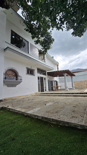 Casa En Venta En Urb El Castaño 04js